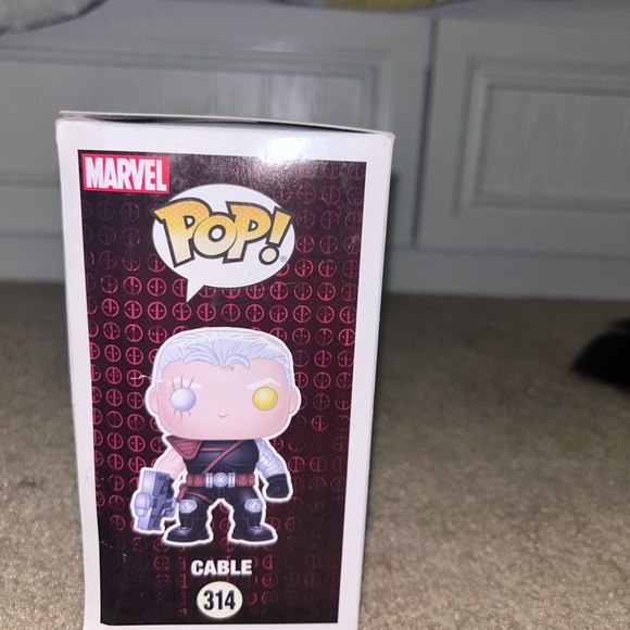 Cable Deadpool Funko Pop - Picture 4 of 5